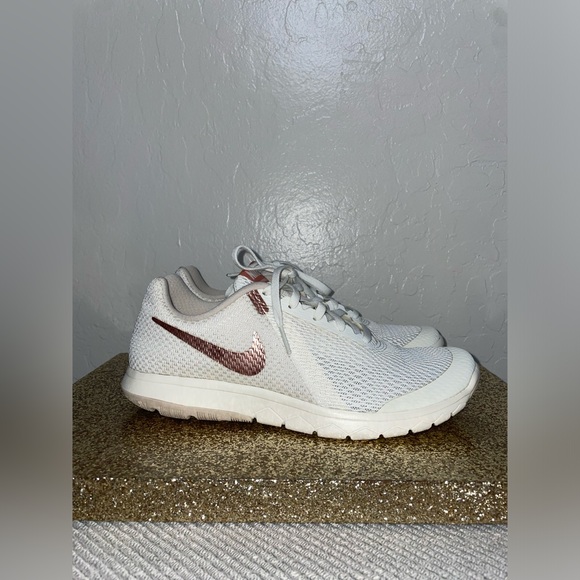 🎉HP🎉New! Nike Flex Experience Run 6 Athletic Sneakers Womens 8.5M✨Cream/RGold - Picture 2 of 11